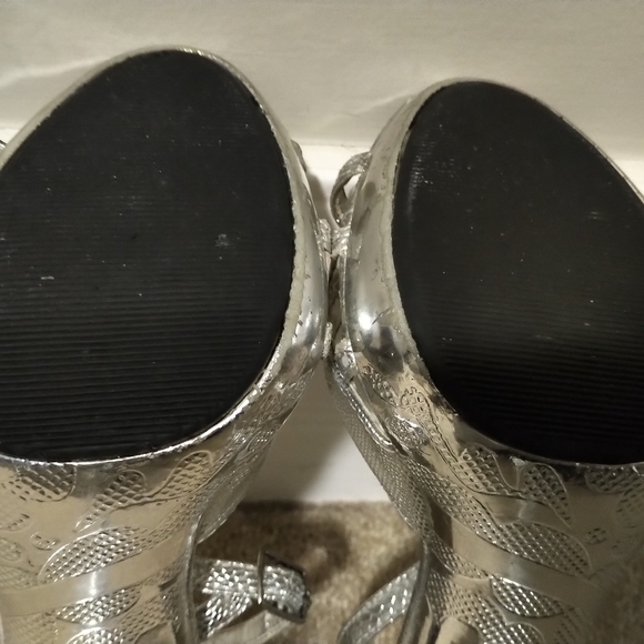 Faux Snakeskin Silver Heels with box - size 7, height 4" - Picture 6 of 7